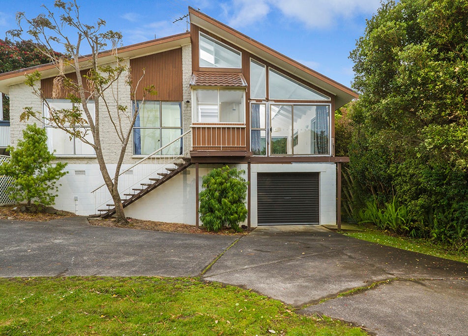 2/25 Aotearoa Terrace, Murrays Bay, Auckland - Carousel 1