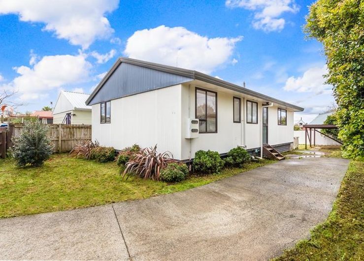 1/12 Cameron Place, Ranui, Auckland - Carousel 1