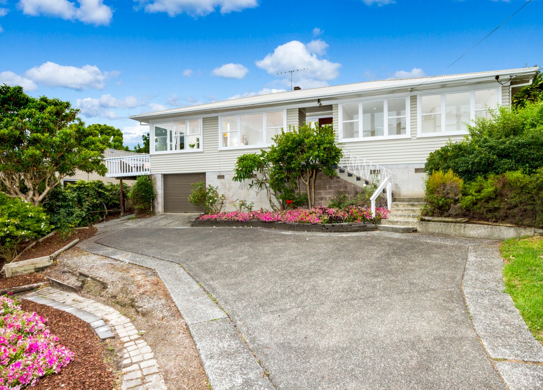 2/16 Rossmore Terrace, Murrays Bay, Auckland - Carousel 1
