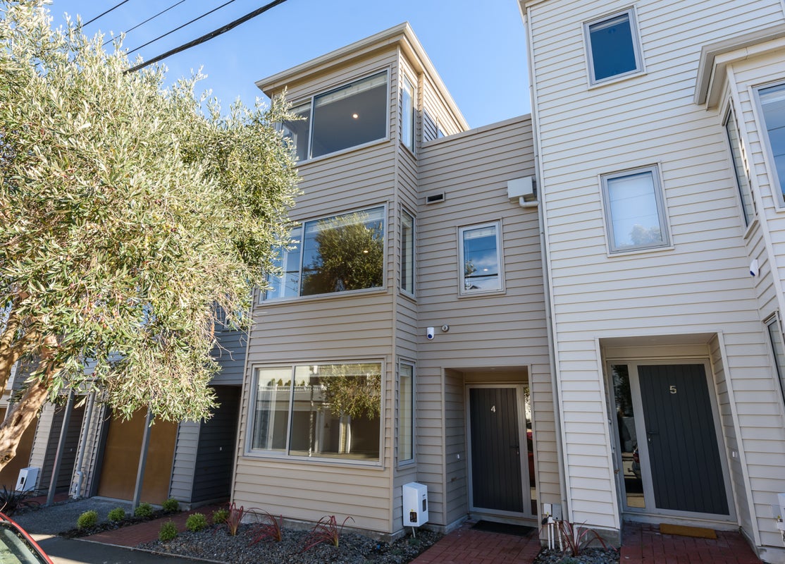 4/15 Roxburgh Street, Mount Victoria, Wellington - Carousel 1