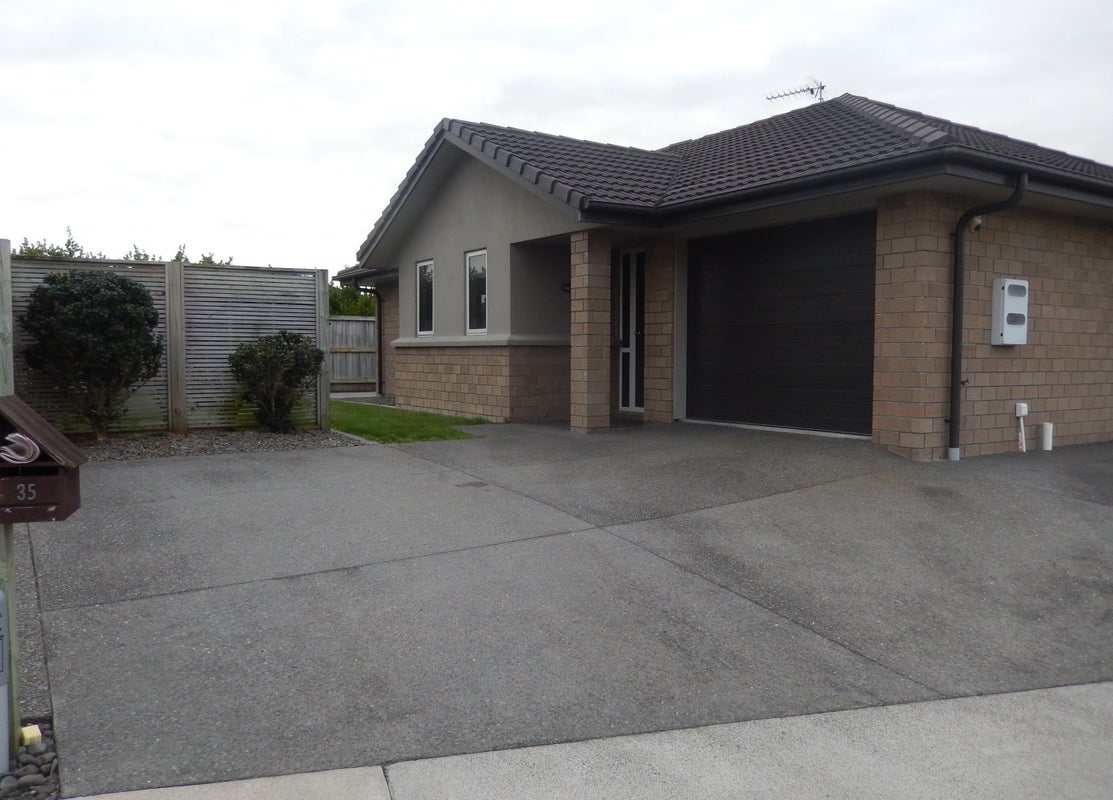 35 Sexton Road, Huntington, Hamilton - Carousel 1