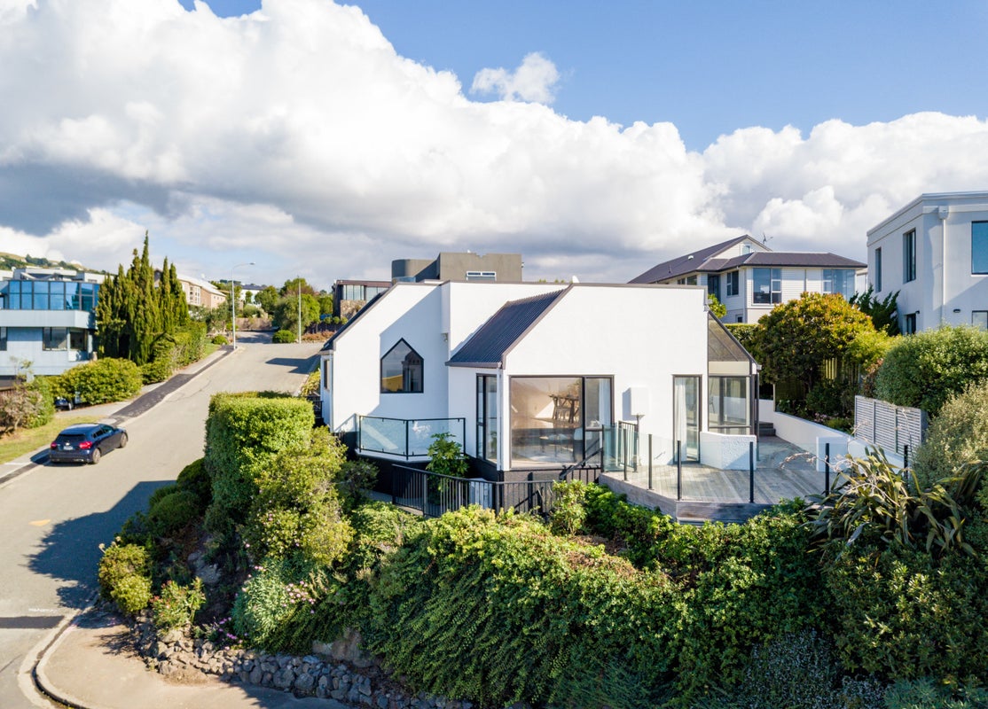 3 Glendevere Terrace, Redcliffs, Christchurch - Carousel 1