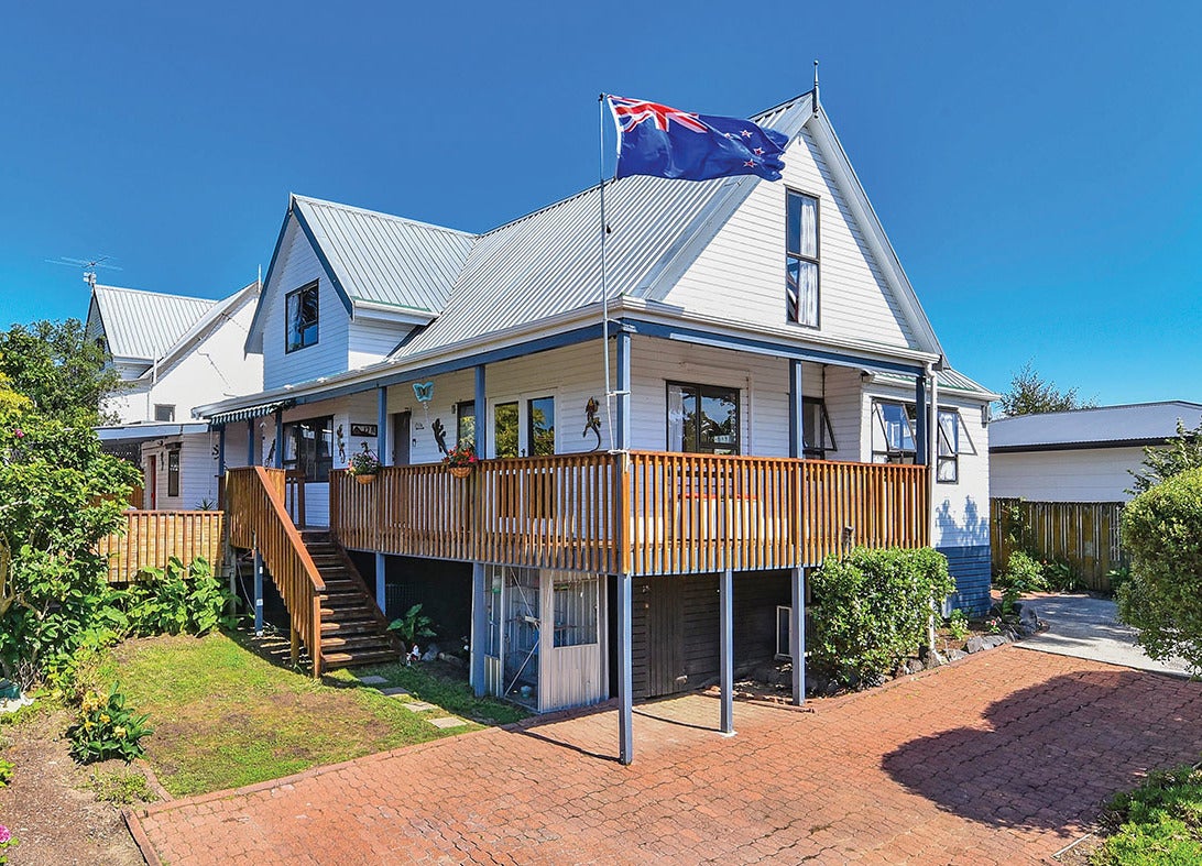 17 Hurstbourn Priors, Goodwood Heights, Auckland - Carousel 1