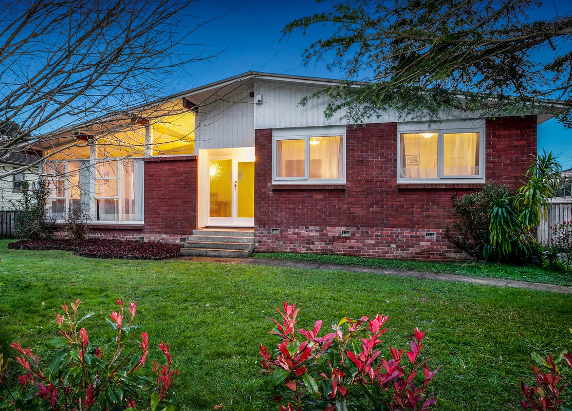 13 Pendlebury Street, Green Bay, Auckland - Carousel 1