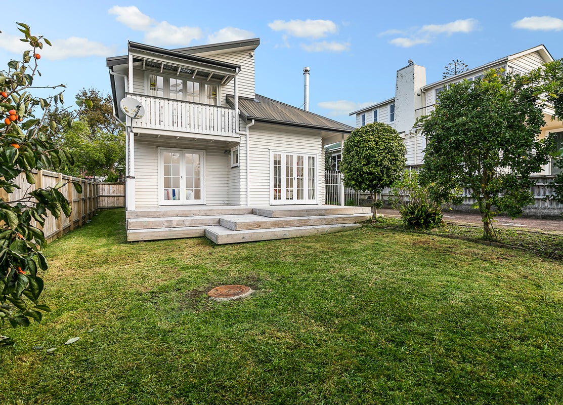 13 Boscawen Street, Point Chevalier, Auckland - Carousel 1