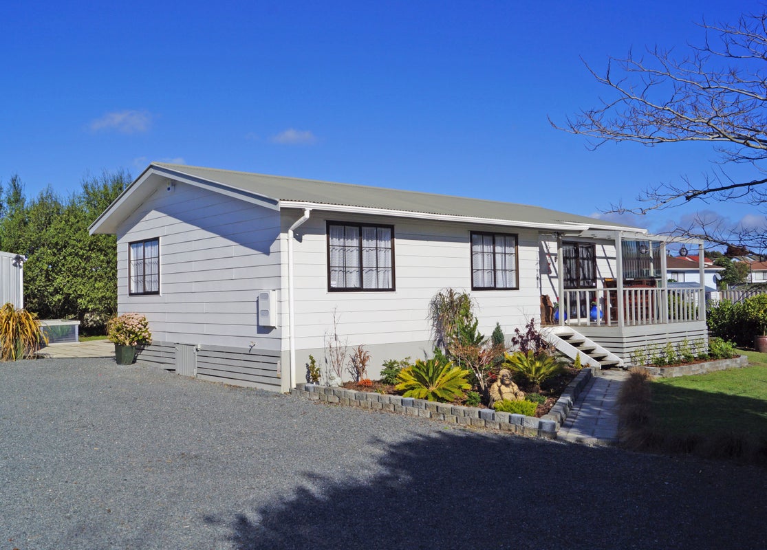 7 Hamblyn Place, Ranui, Auckland - Carousel 1