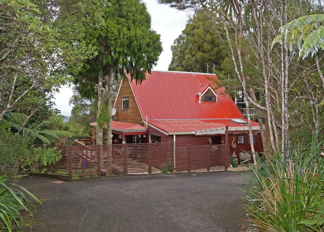 759 Scenic Drive, Henderson Valley, Auckland - Carousel 1