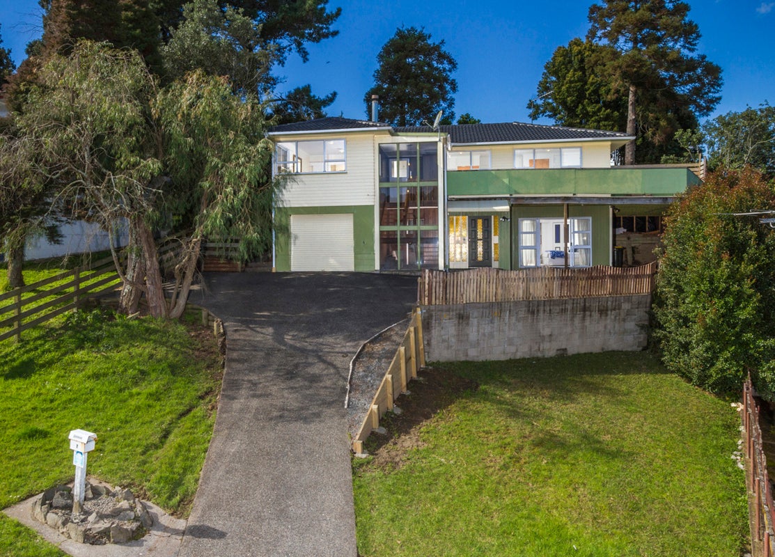 7 Kama Place, Sunnynook, Auckland - Carousel 1