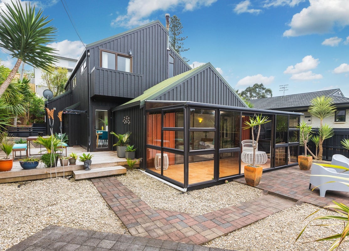 1/28 Seabreeze Road, Narrow Neck, Auckland - Carousel 1
