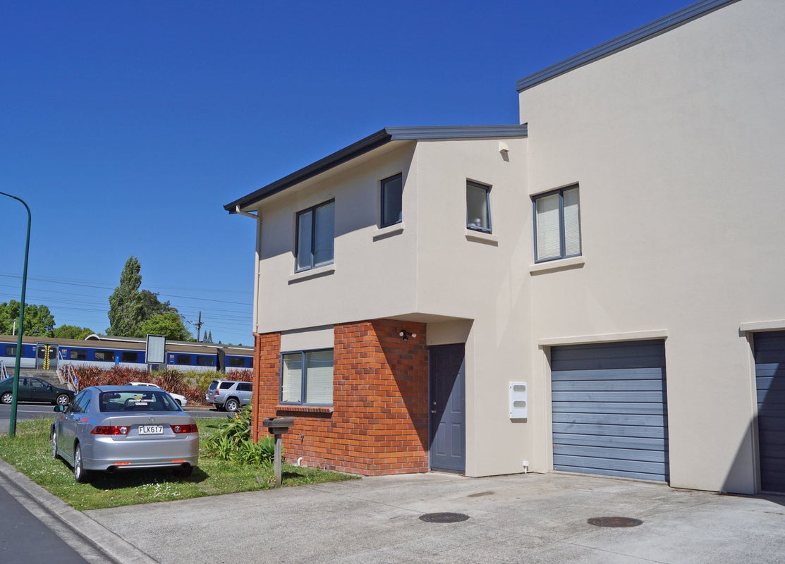 2 Kora Avenue, Ranui, Auckland - Carousel 1
