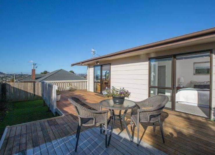 1A Highland Road, Mount Albert, Auckland - Carousel 1