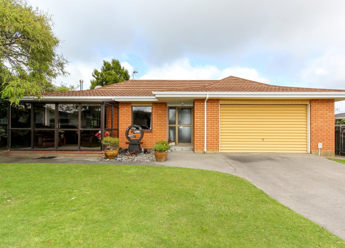 10 Argyle Place, Highlands Park, New Plymouth - Carousel 1