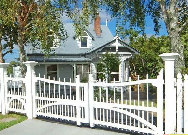 16 Waimana Avenue, Northcote Point, Auckland - Carousel 1