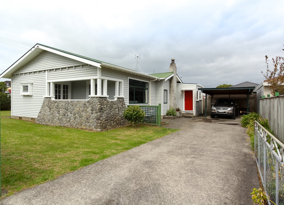 1 Kura Street, Brooklands, New Plymouth - Carousel 1