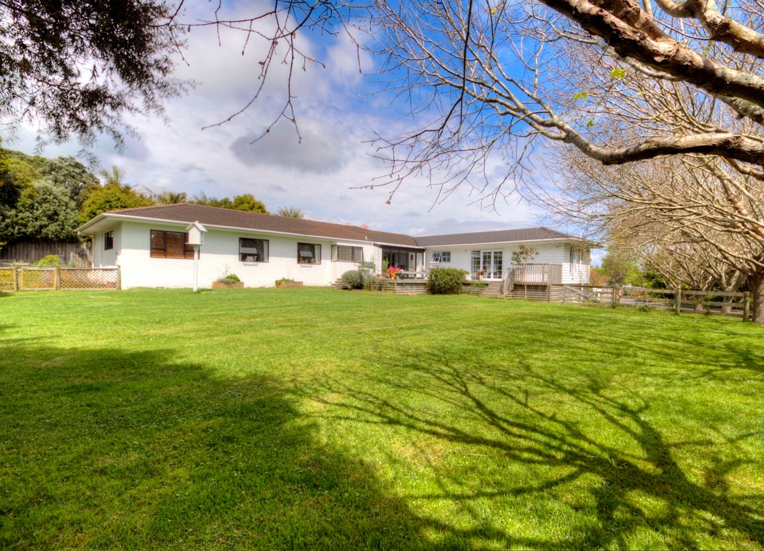 5 Julia Way, Beachlands, Auckland - Carousel 1