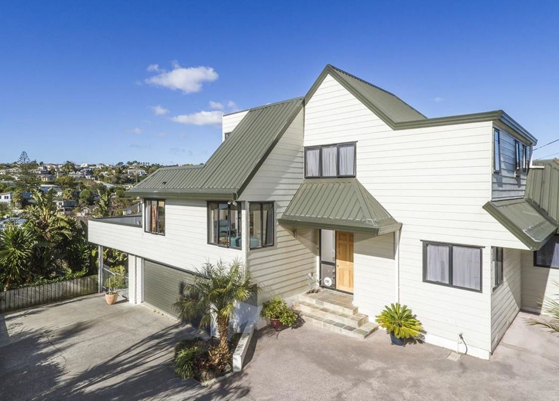 2/2 Korotaha Terrace, Rothesay Bay, Auckland - Carousel 1