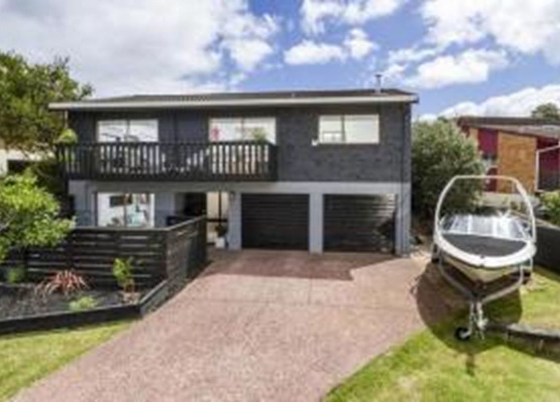 16 Stapleford Crescent, Browns Bay, Auckland - Carousel 1