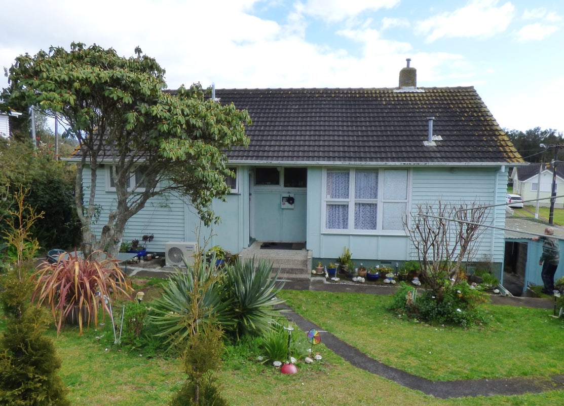 92 Cook Street, Marfell, New Plymouth - Carousel 1