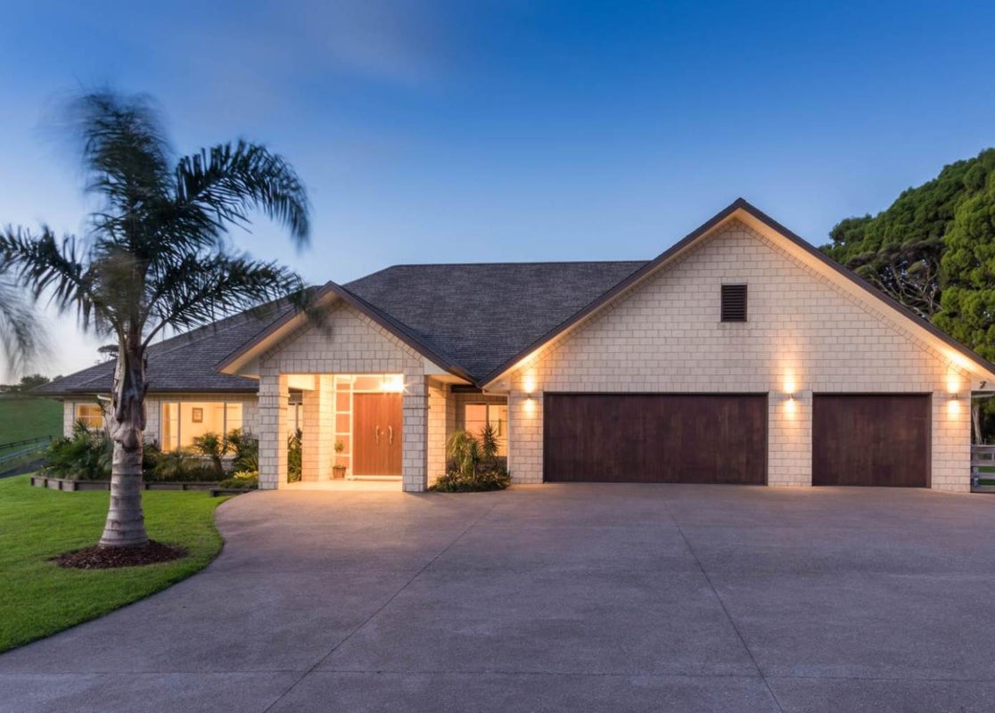 12 Griggs Road, Howick - Carousel 1