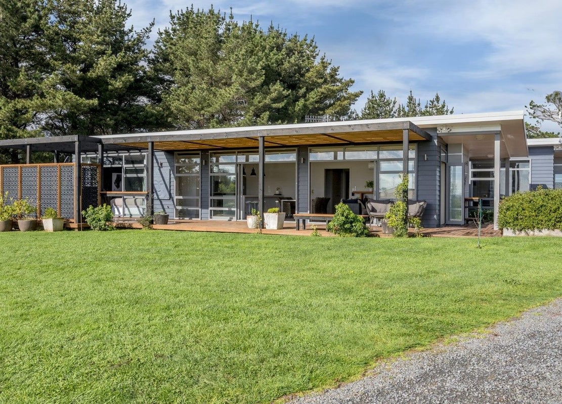 43 Oakland Lane, Shannon, Palmerston North - Carousel 1