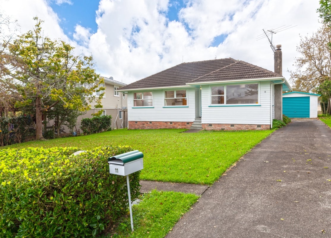 11 Glendene Avenue, Glendene, Auckland - Carousel 1