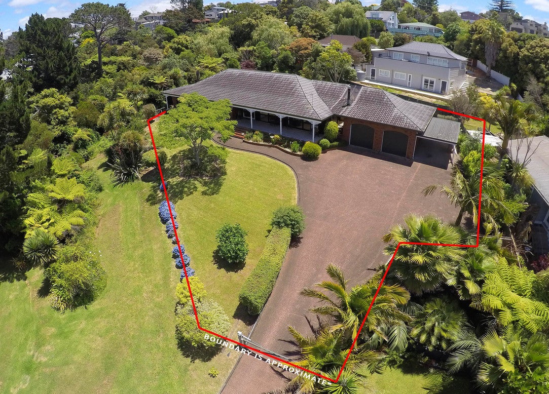 1/706 Beach Road, Browns Bay, Auckland - Carousel 1