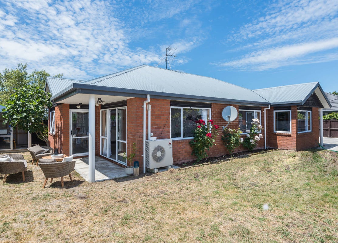 2/84 Willryan Avenue, New Brighton, Christchurch - Carousel 1