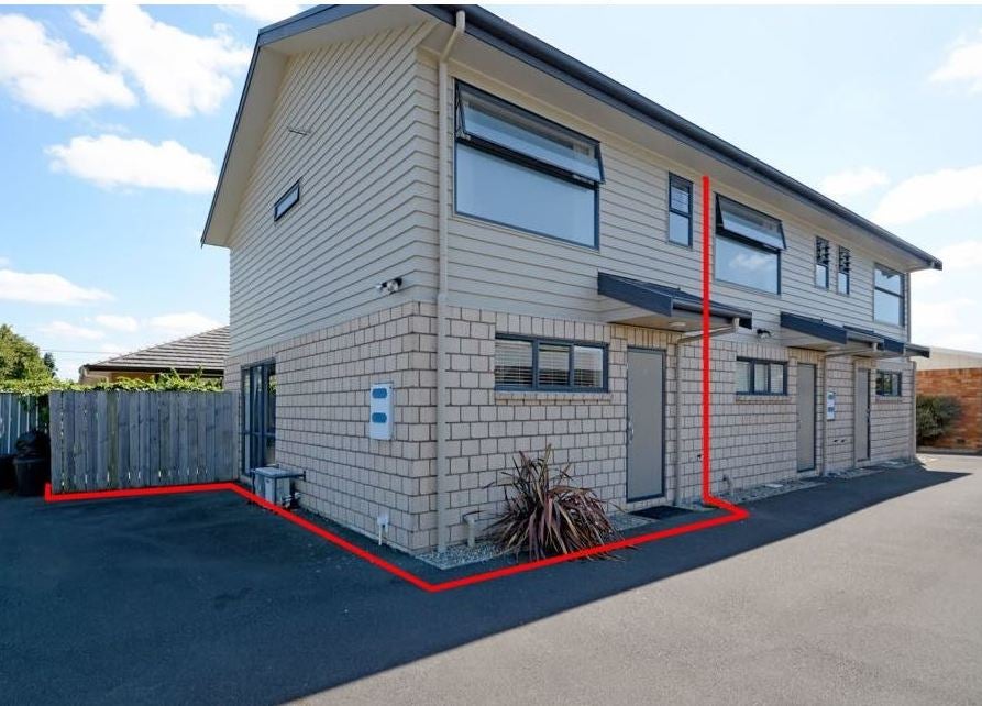 33D Greensboro Street, Hamilton East, Hamilton - Carousel 1