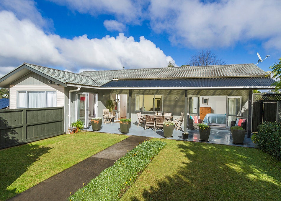 86 Sartors Avenue, Browns Bay, Auckland - Carousel 1