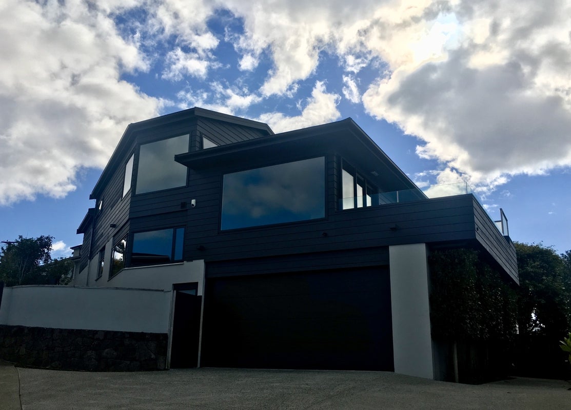 15B Eastcliffe Road, Castor Bay, Auckland - Carousel 1
