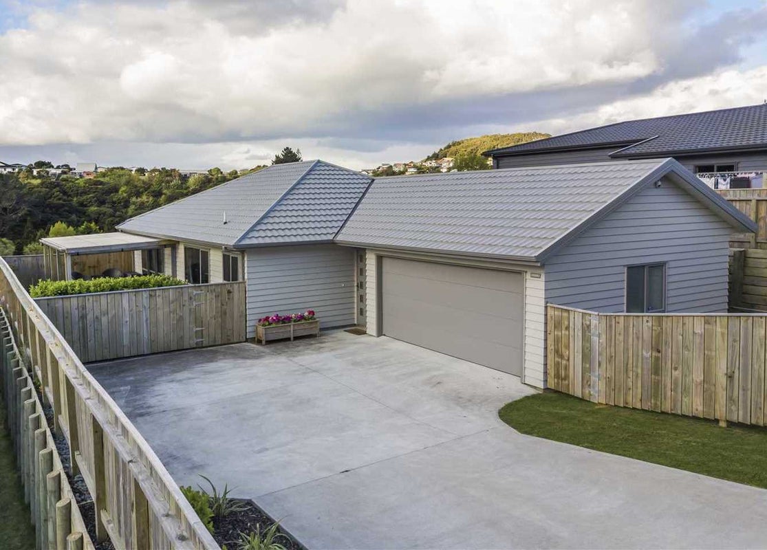 10 Moonsail Drive, Whitby, Porirua - Carousel 1