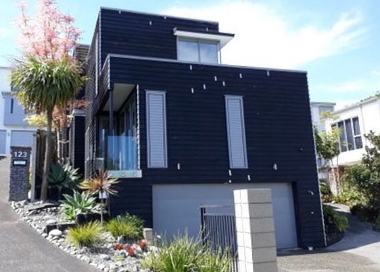 121 Beach Road, Castor Bay, Auckland - Carousel 1