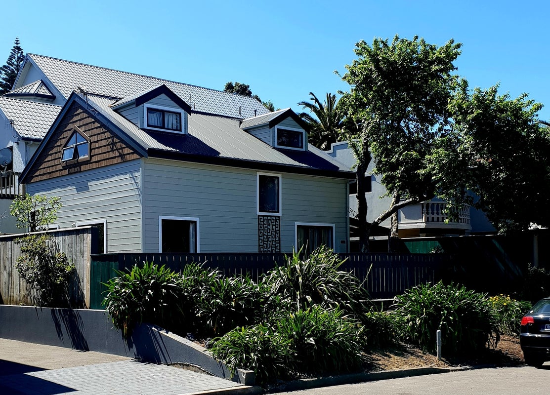 12 Pascoe Avenue, Paremata, Porirua - Carousel 1