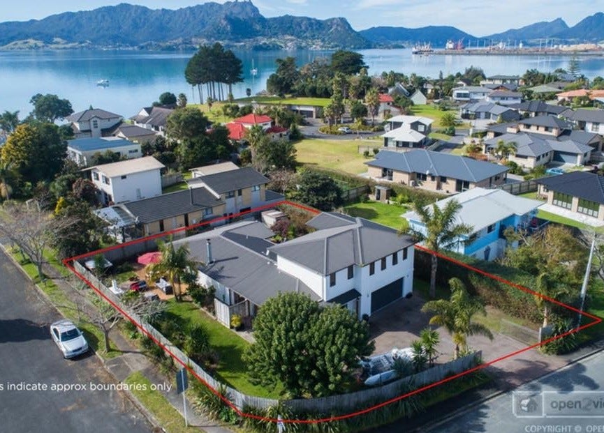 88 One Tree Point Road, One Tree Point - Carousel 1