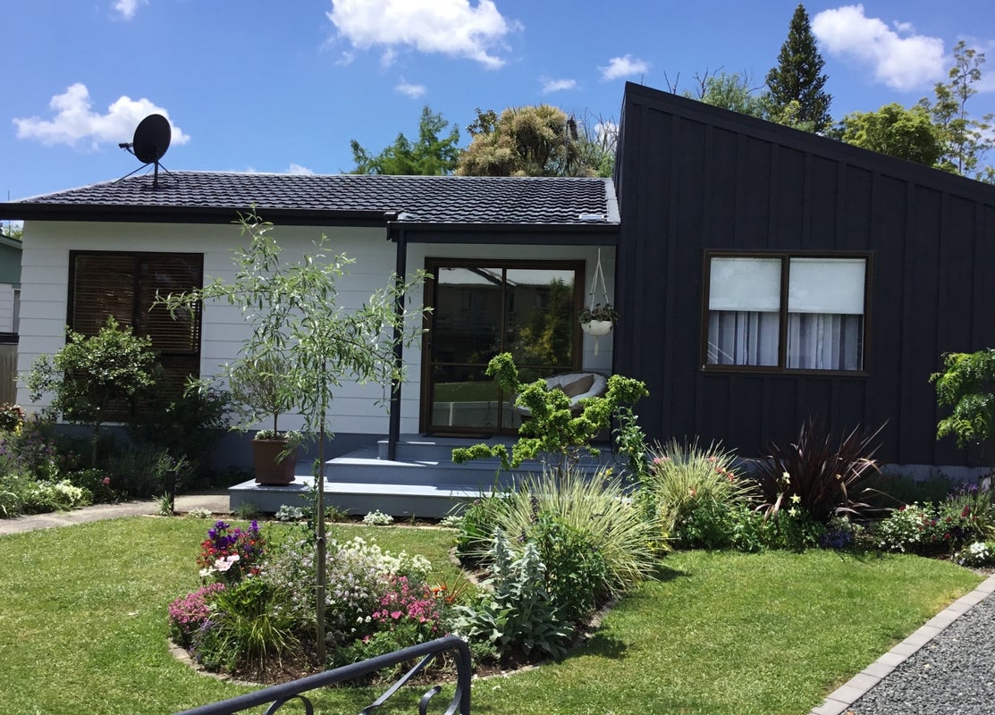 41 Exeter Street, Glenview, Hamilton - Carousel 1