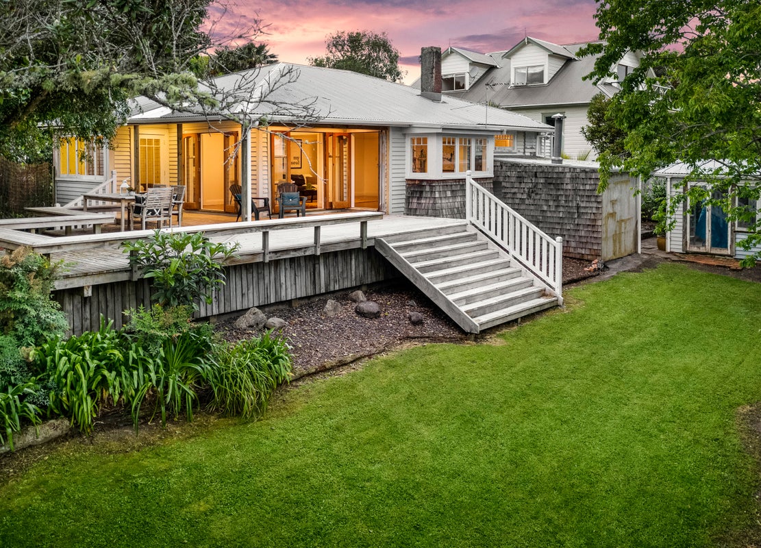 40 Clarence Road, Northcote Point, Auckland - Carousel 1