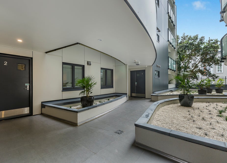 2/8 Basque Road, Eden Terrace, Auckland - Carousel 1