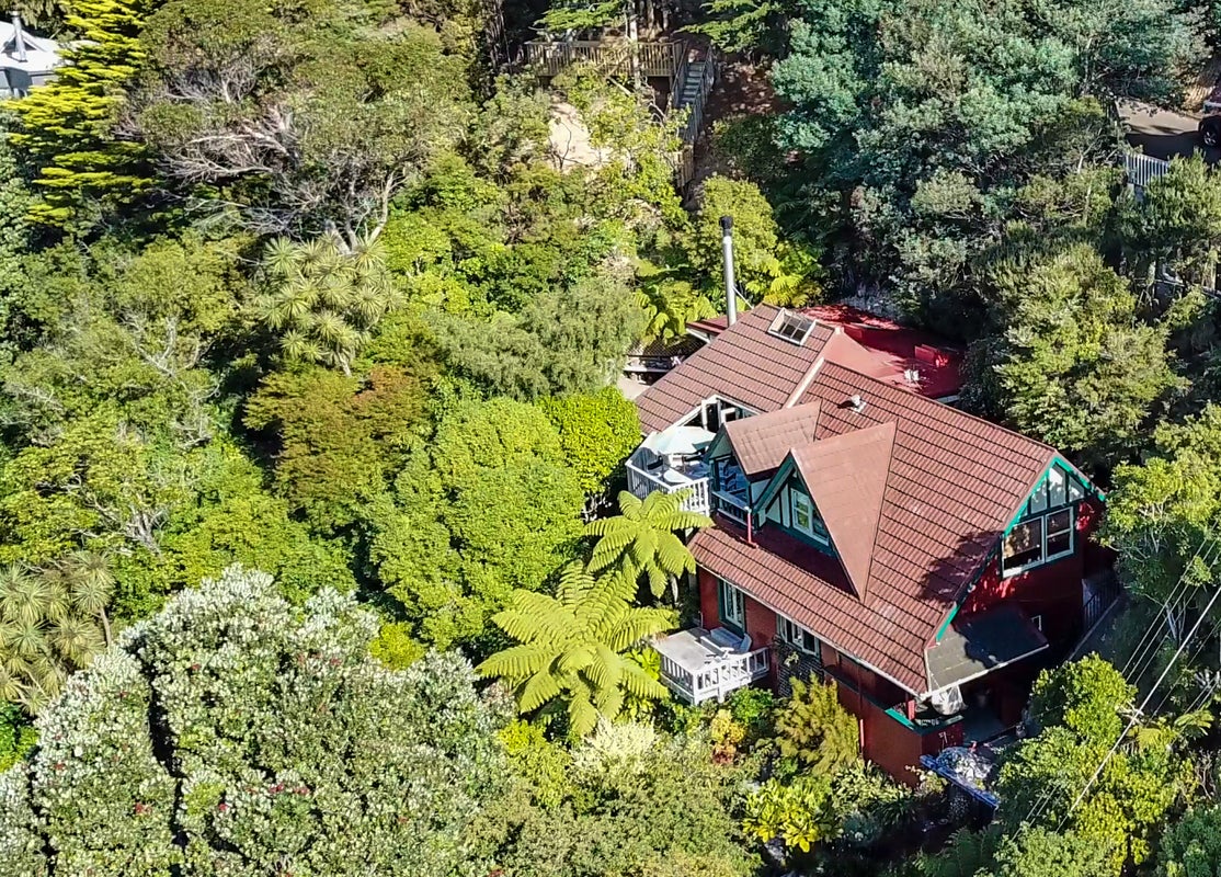 17 PITOITOI RD, DAYS BAY, EASTBOURNE - Carousel 1