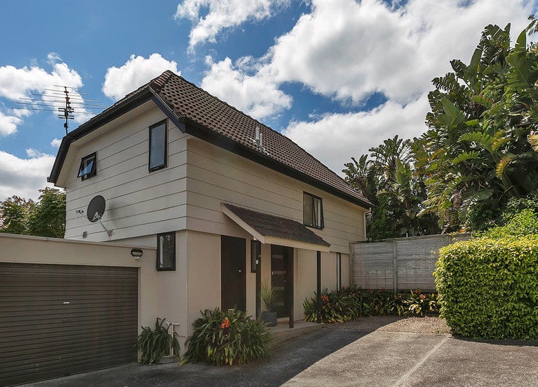 2/4 Telstar Place, Beach Haven, Auckland - Carousel 1