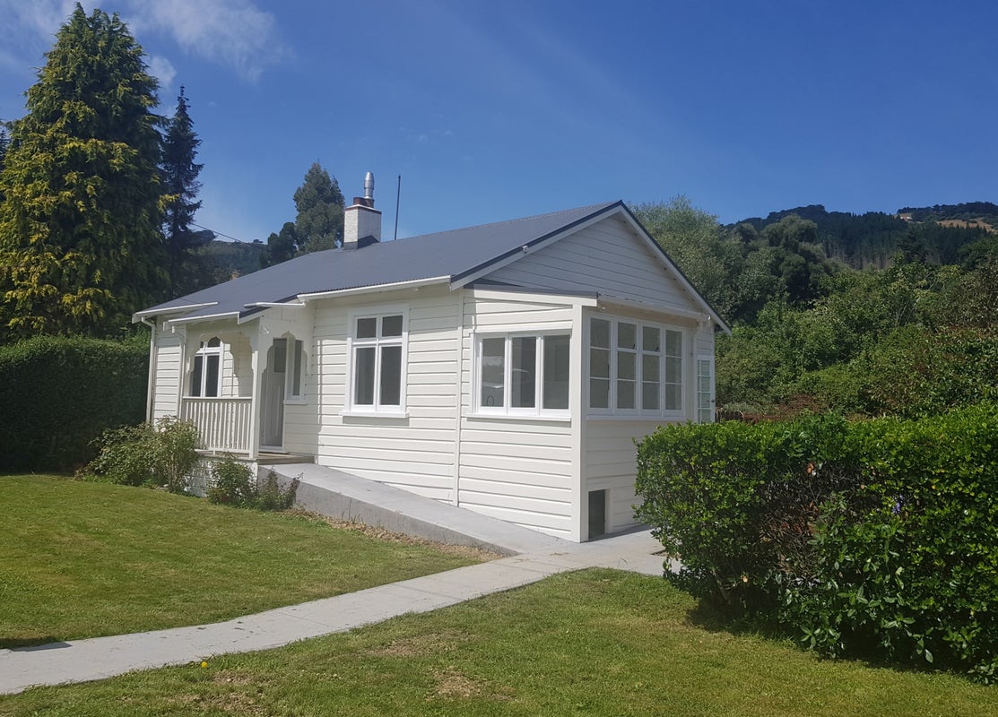 2 Roger Street, Macandrew Bay, Dunedin - Carousel 1