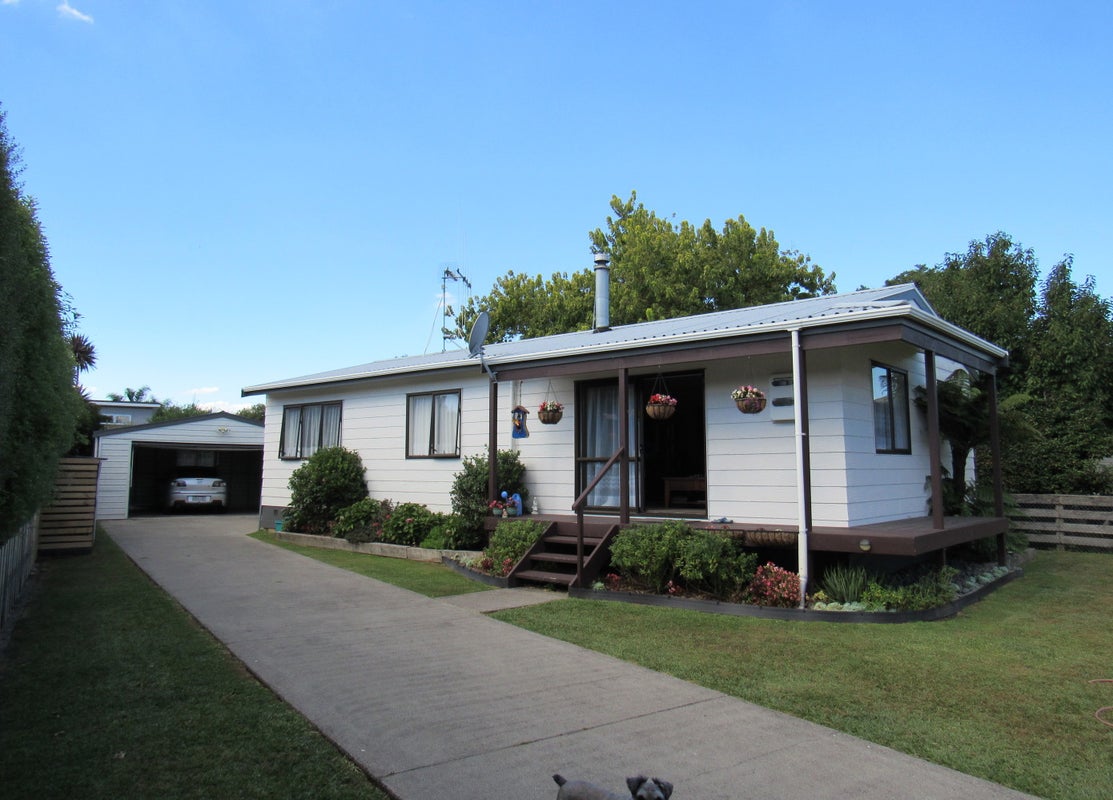 8 Camellia Place, Hamilton Lake, Hamilton - Carousel 1