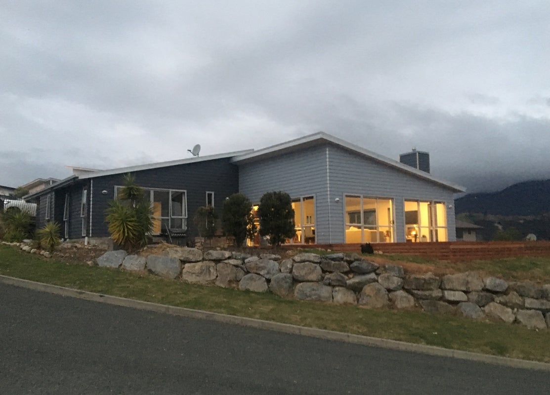 10 Heemskerck Place, Britannia Heights, Nelson - Carousel 1