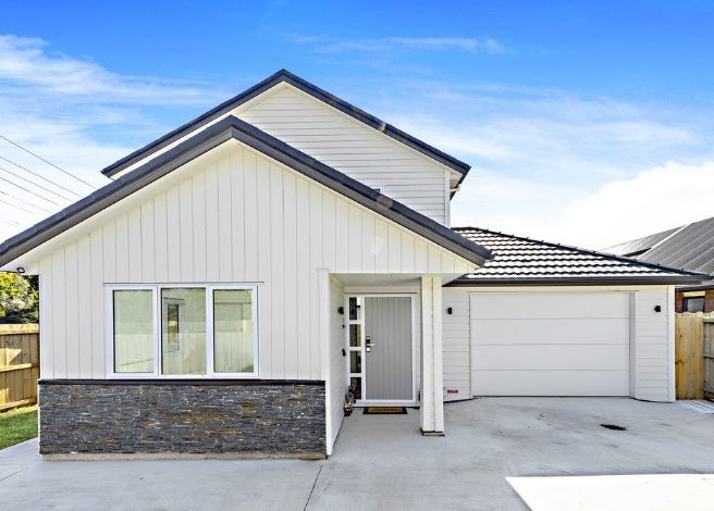 9 Kotuku Crescent , Takanini, Papakura - Carousel 1