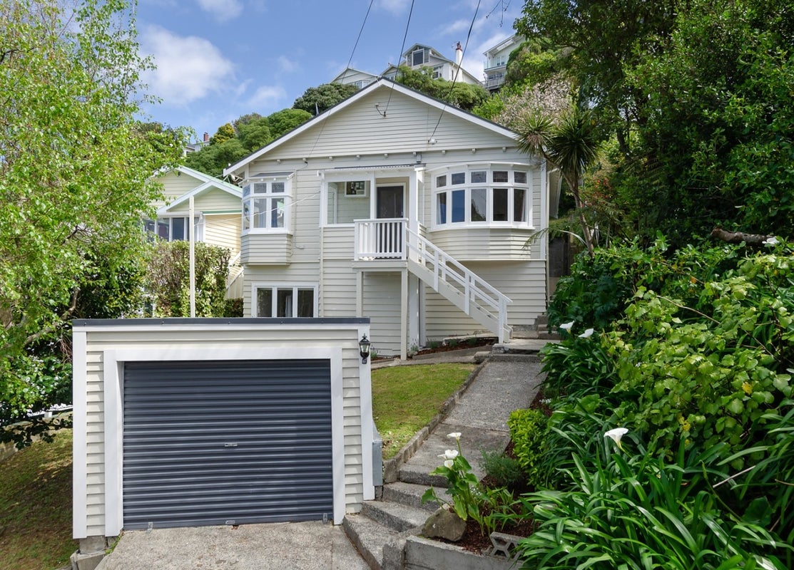 34 Belvedere Road, Hataitai, Wellington - Carousel 1