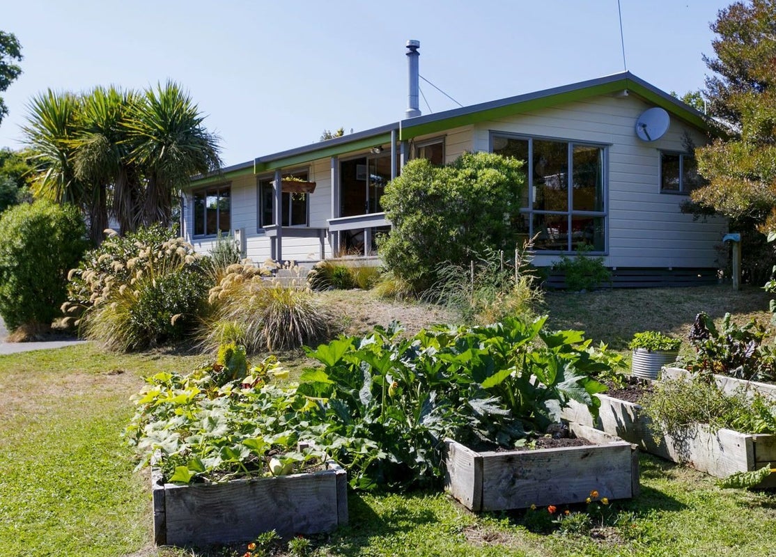 6 Parata Street, Two Mile Bay, Taupo - Carousel 1