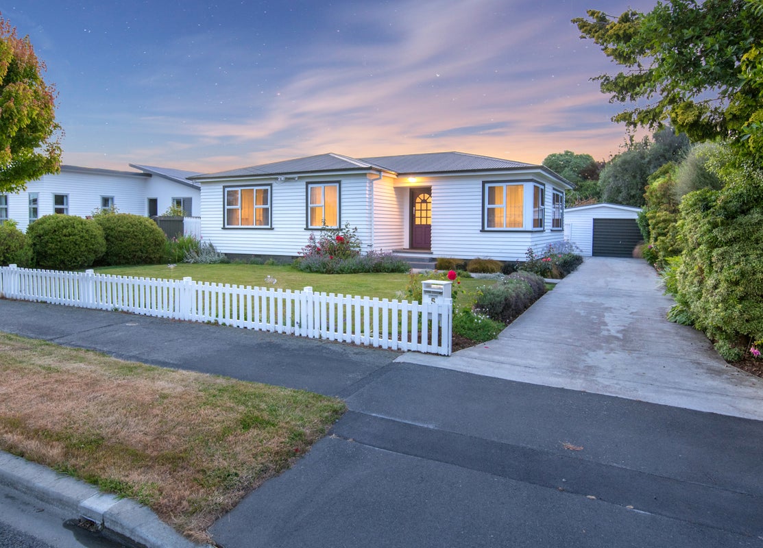 5 Moyna Avenue, Dallington, Christchurch - Carousel 1