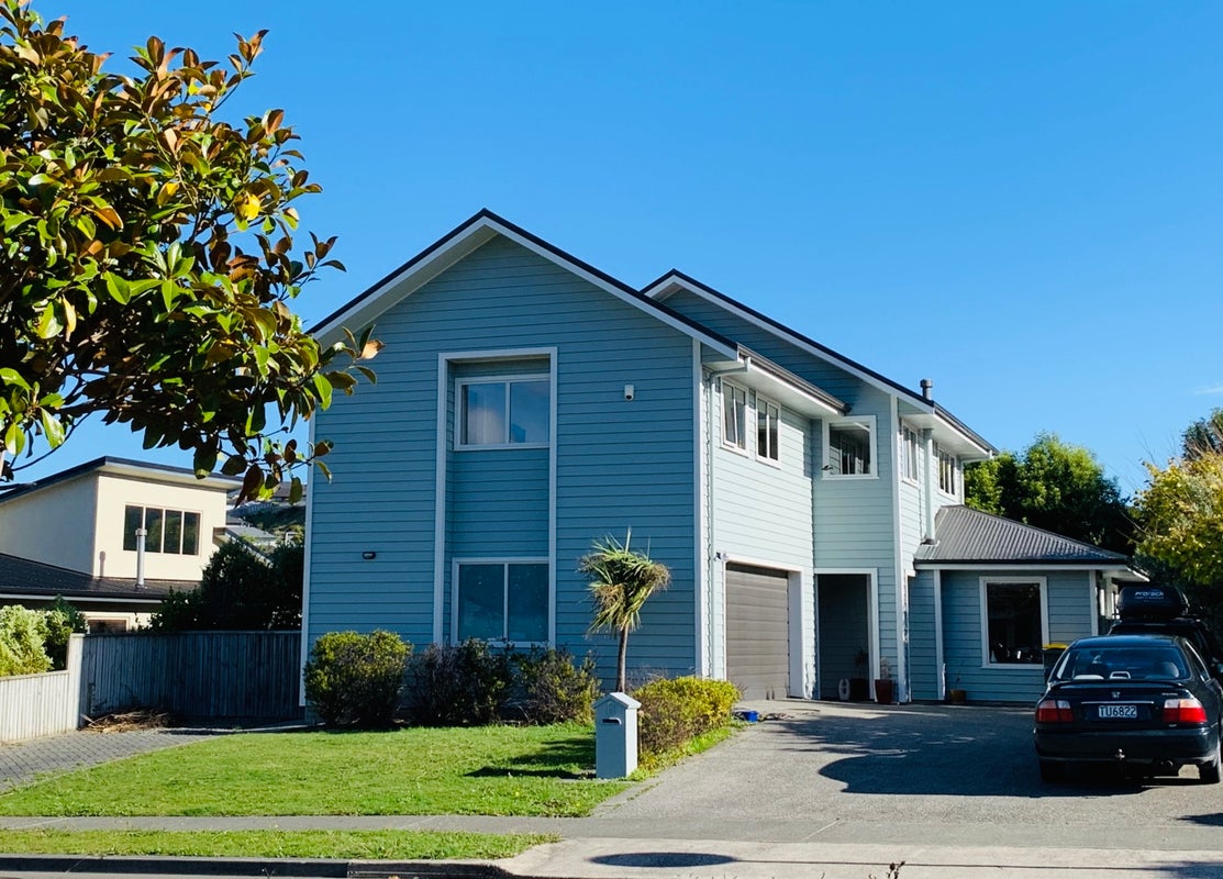 8 Routeburn Avenue, Aotea, Porirua - Carousel 1