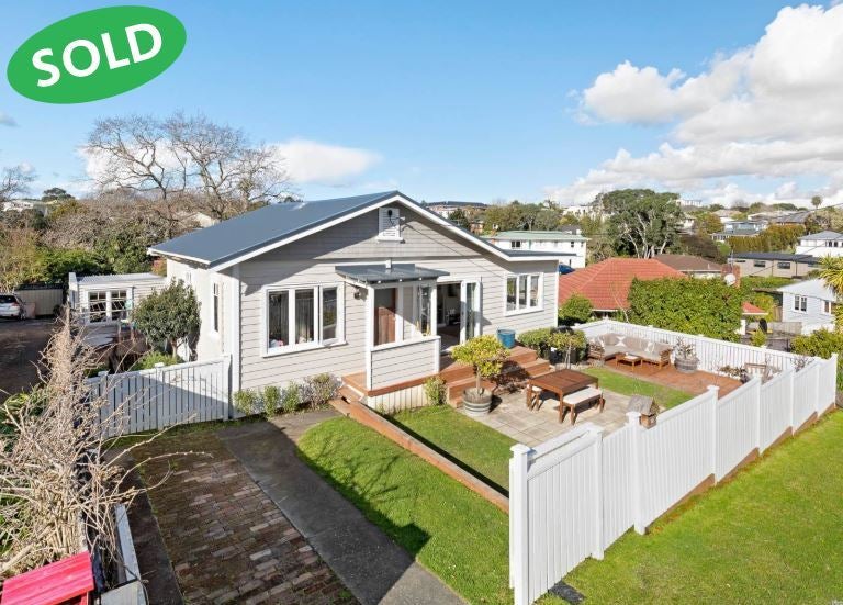 1/12 Cassino Street, Bayswater, Auckland - Carousel 1