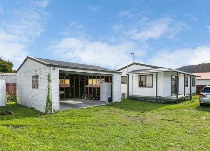 36A Palmer Crescent, Silverstream, Upper Hutt - Carousel 1