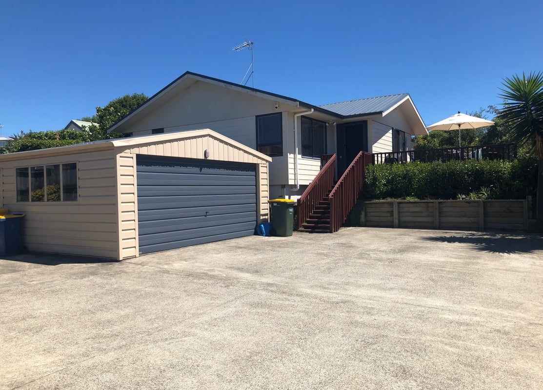 6A Japonica Drive, Beach Haven, Auckland - Carousel 1
